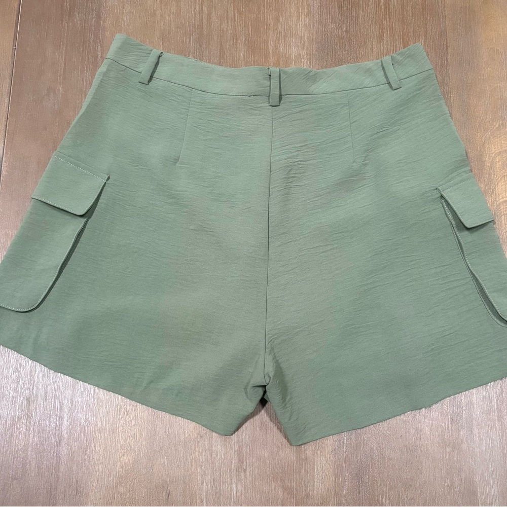 Olive Women's Cargo Skort - Picture 2 of 7
